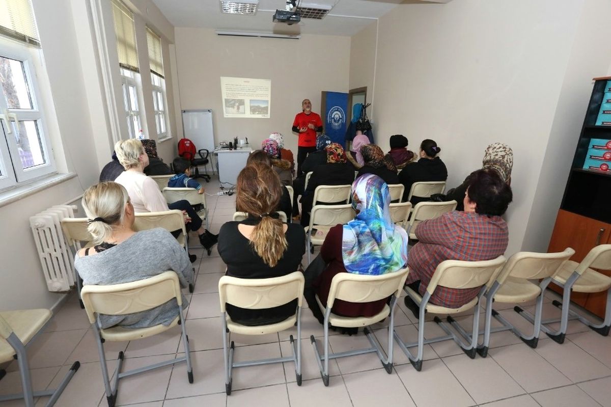 Akut\'tan Kadınlara Deprem Semineri