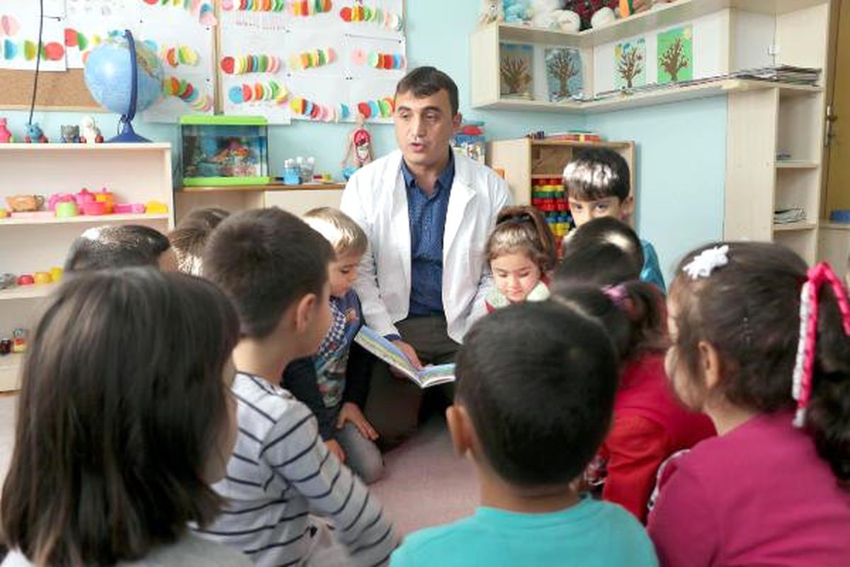 Anaokulunda Bir Baba Öğretmen