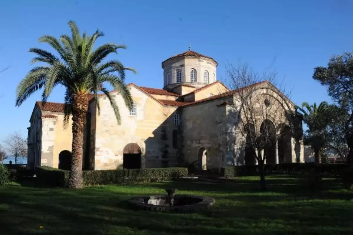 Ayasofya Camii\'ndeki Fresk ve Mozaikler Görünür Hale Getirilecek