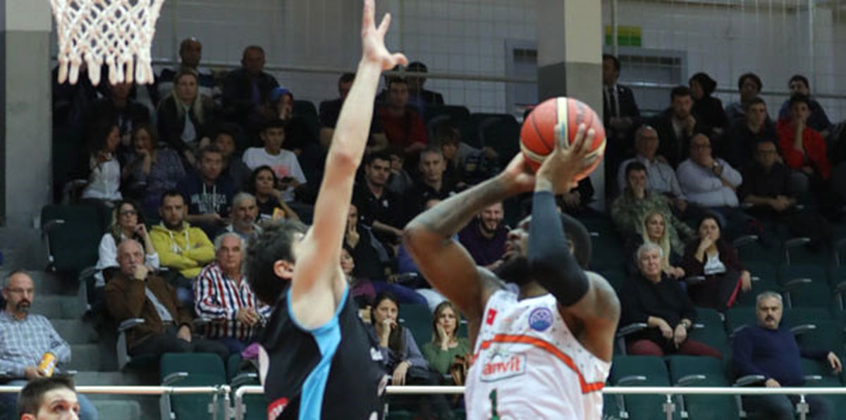 Banvit\'in Konuğu Umana Reyer