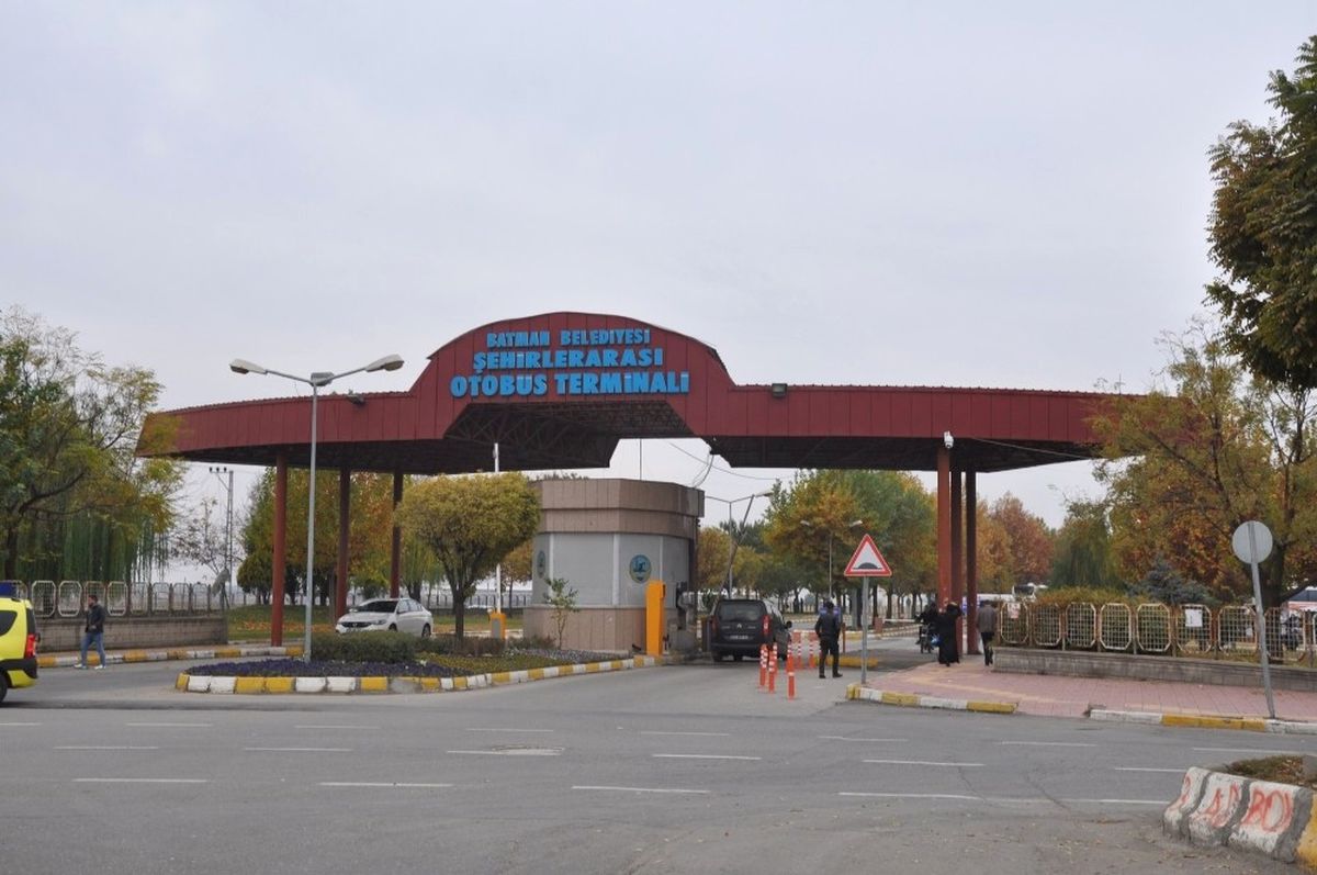 Başti\' de Araç Giriş Çıkış Kapısı Değişt İ