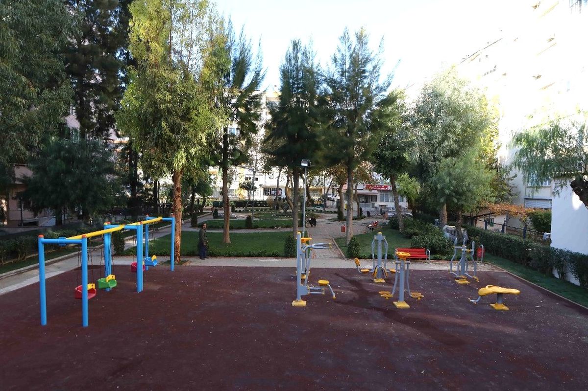Bayraklı\'ya "Modern" Parklar
