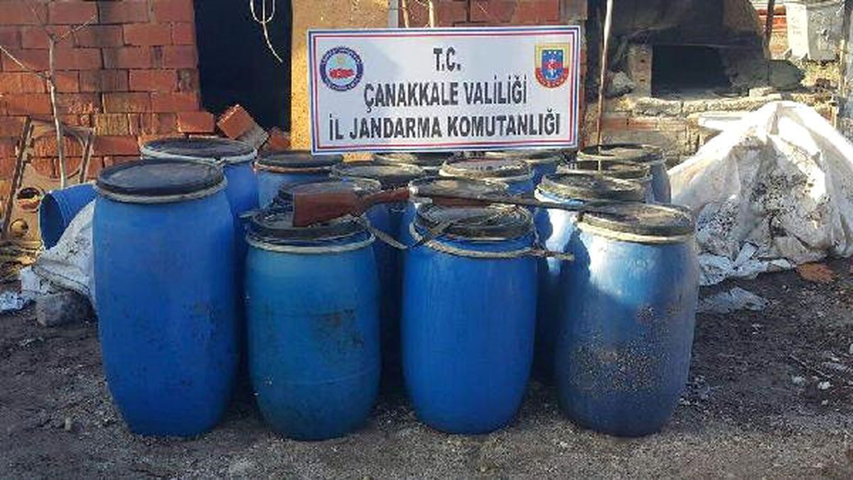 Bayramiç\'te Kaçak Üretilen 2 Ton Şarap Ele Geçirildi