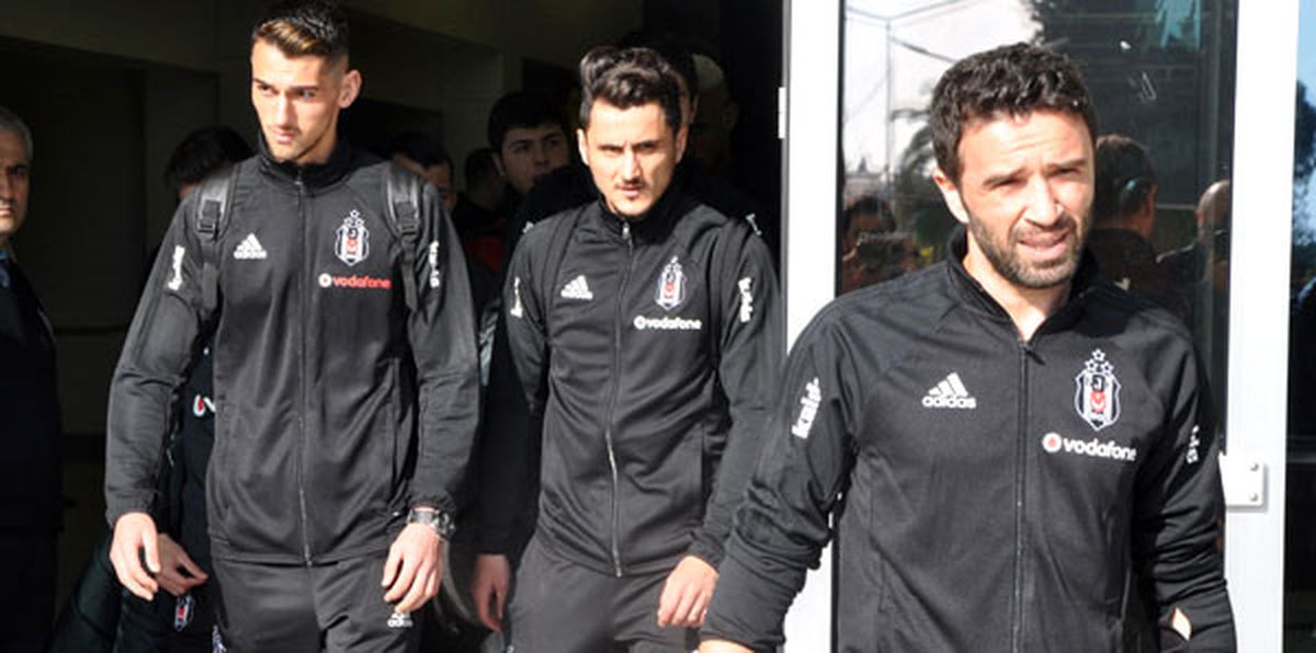 Beşiktaş Kafilesi İzmir\'e Geldi