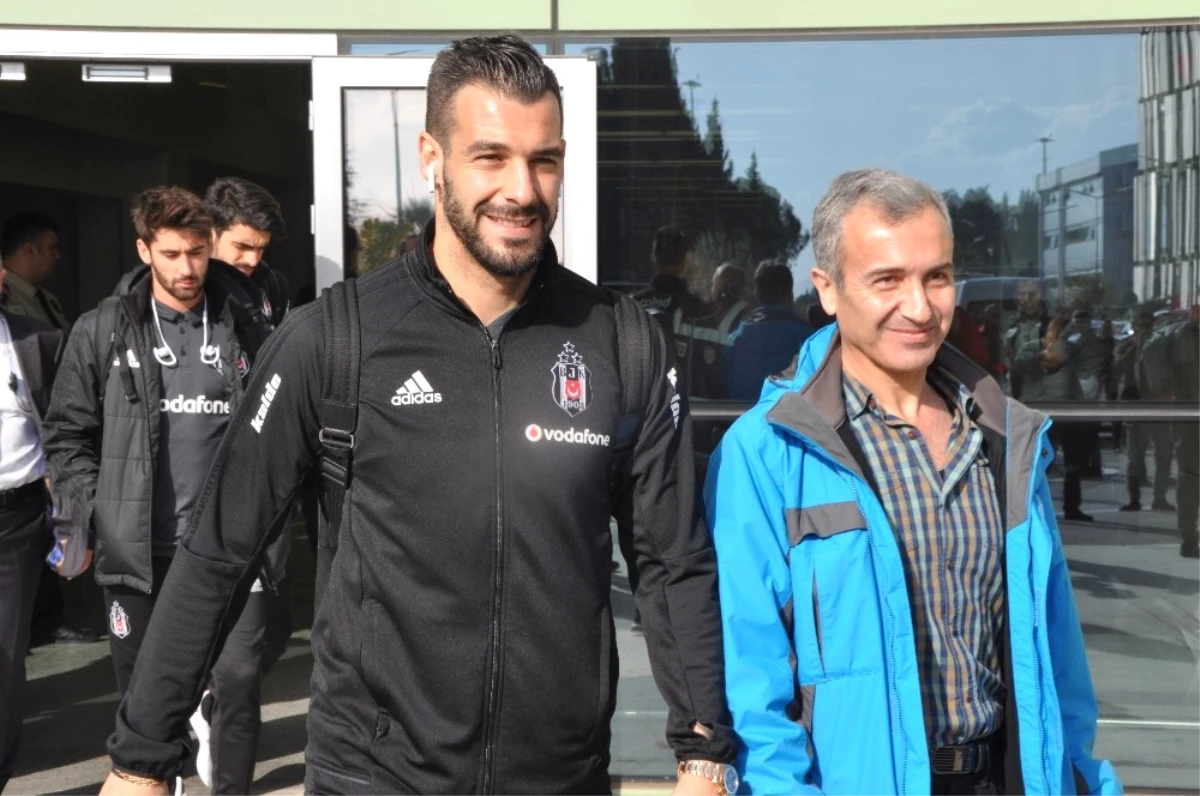 Beşiktaş Kupa Maçı İçin İzmir\'e Geldi