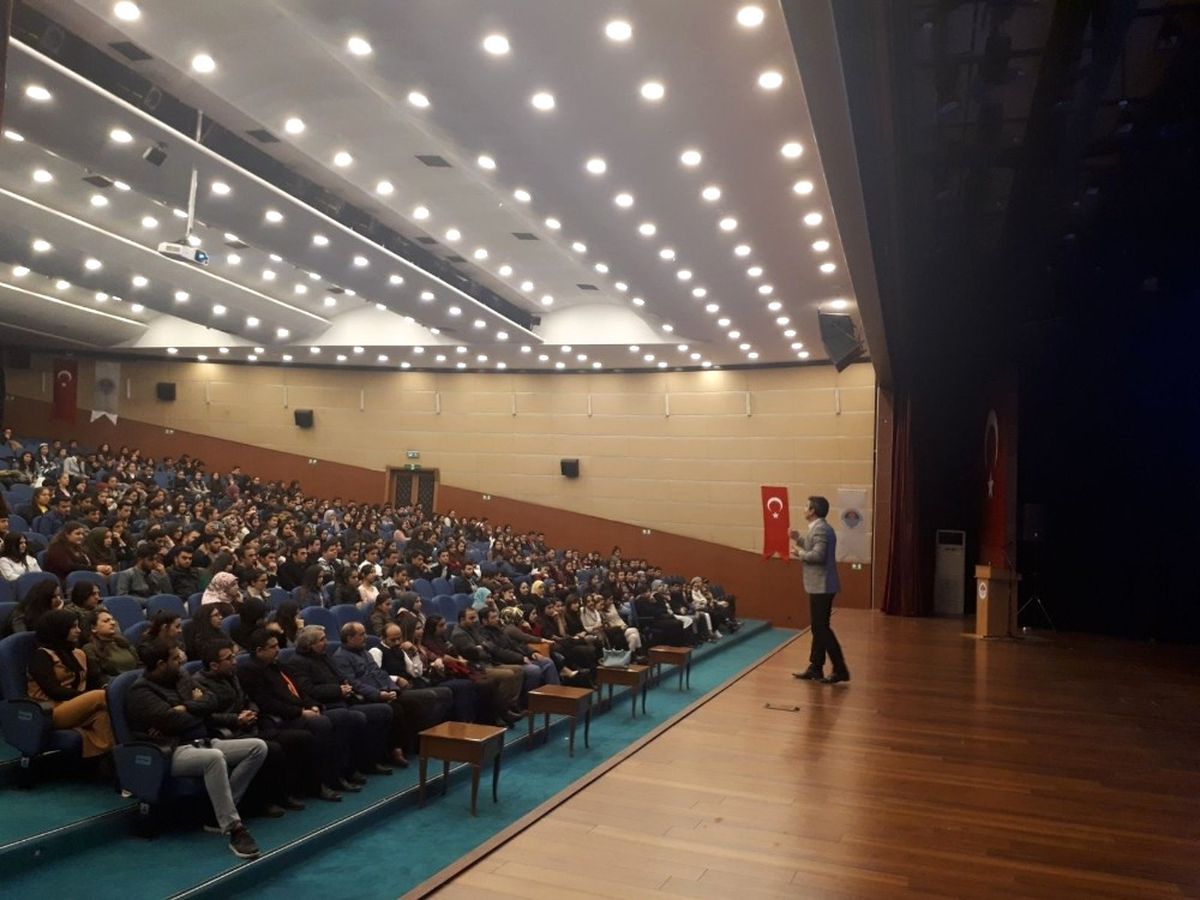 Büyükşehir\'den Üniversiteye Hazırlanan Gençlere Motivasyon Eğitimi