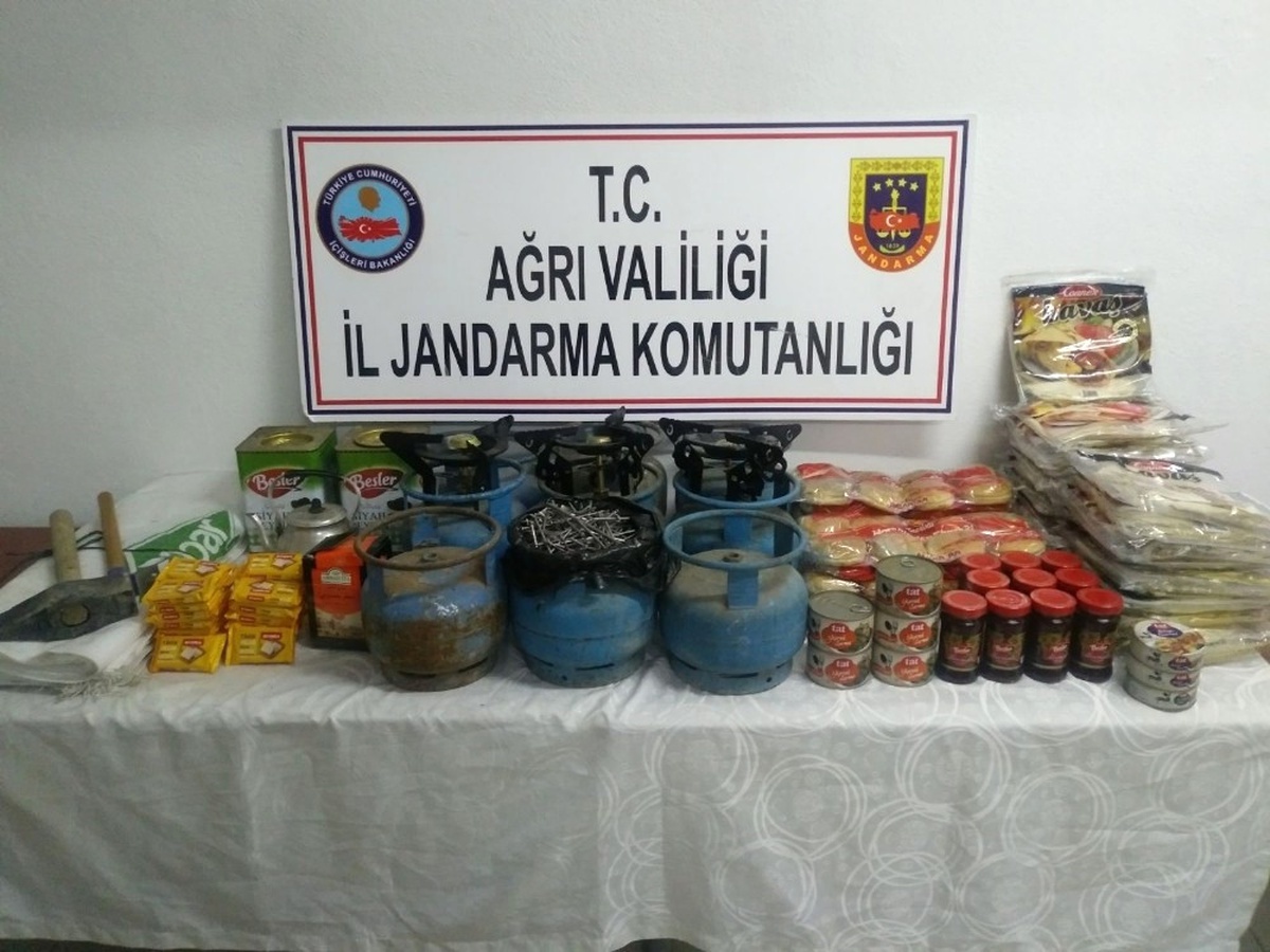 Çamaşır Makinesinin Altından Gizli Sığınak Çıktı