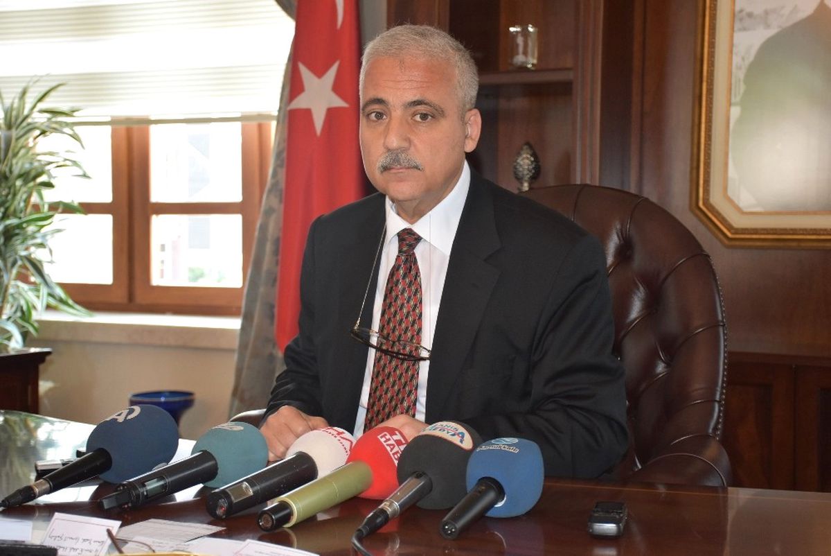 Dolandırıcılardan Vali Taklidi
