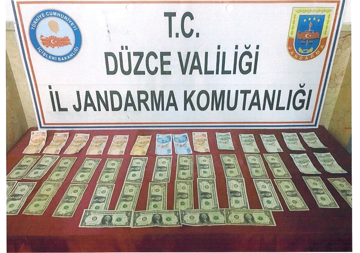 Dolandırıcılıktan Aranıyordu Sahte Parayla Yakalandı