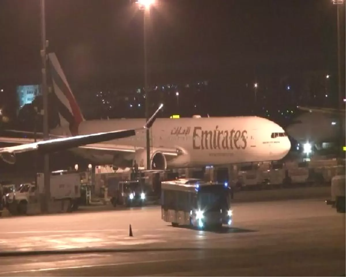 Emirates Uçağı Acil İniş Yaptı