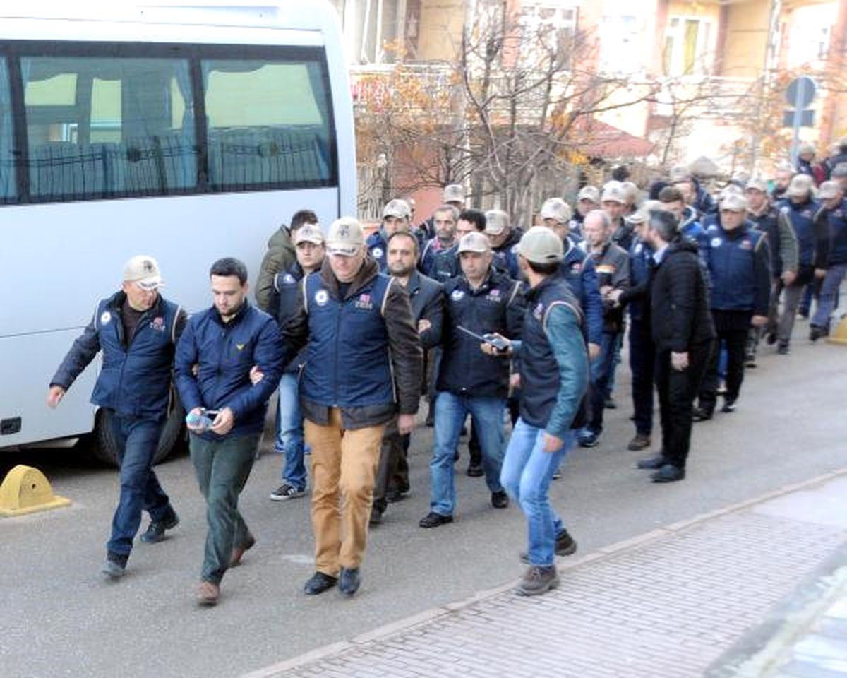 Fetö Şüphelisi Havacı Askerlerden 21\'i  Daha Adliyede