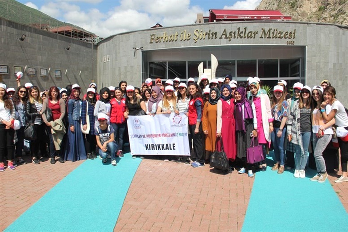 Gençler Farklı Şehir ve Kültürleri Tanıdı