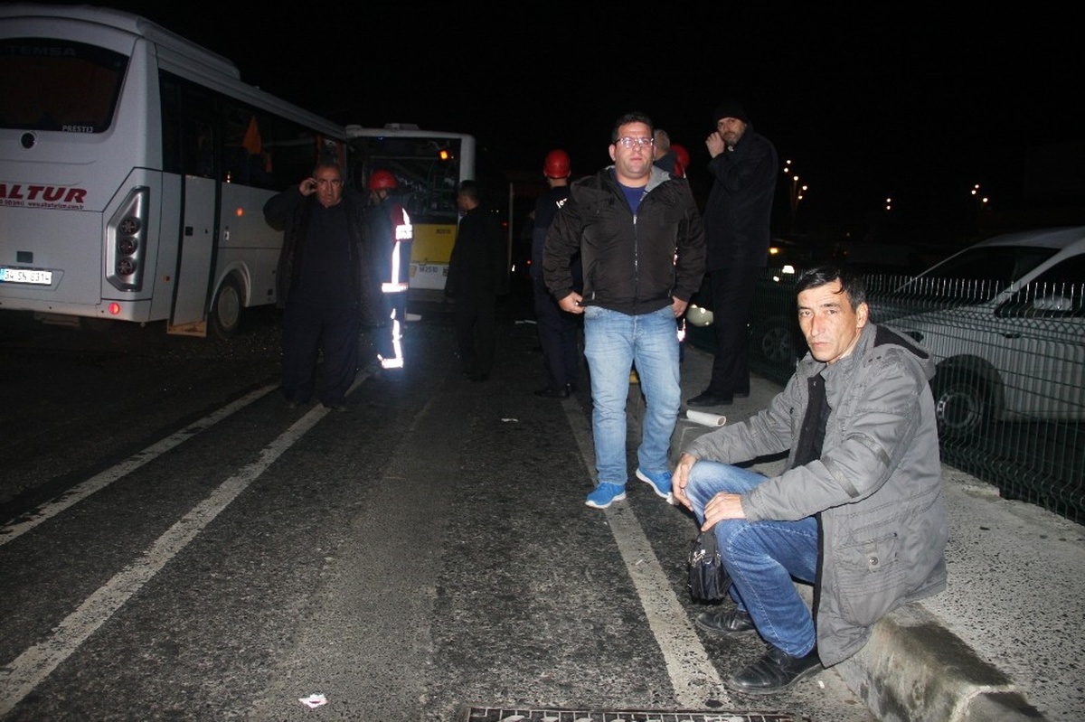 Havalimanı Çalışanlarını Taşıyan Servis Kaza Yaptı: 8 Yaralı