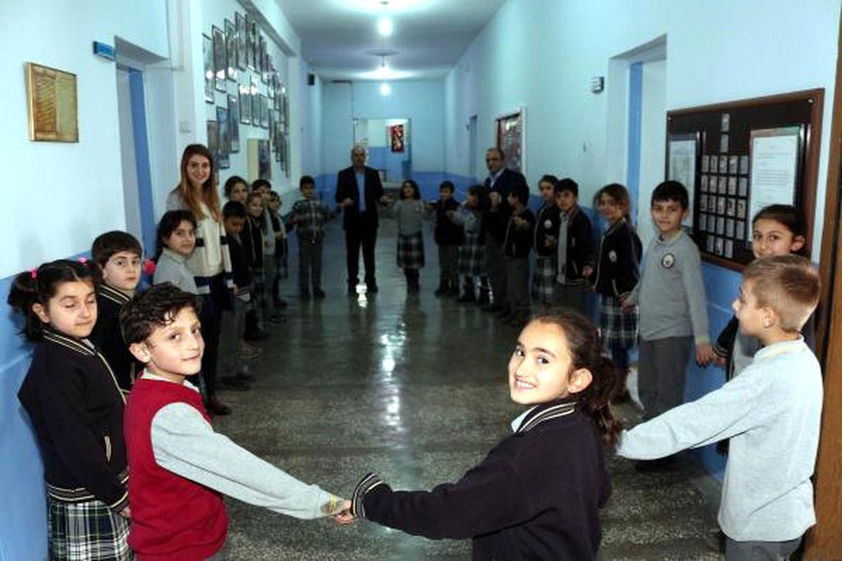 İlkokulda Halaylı Teneffüs