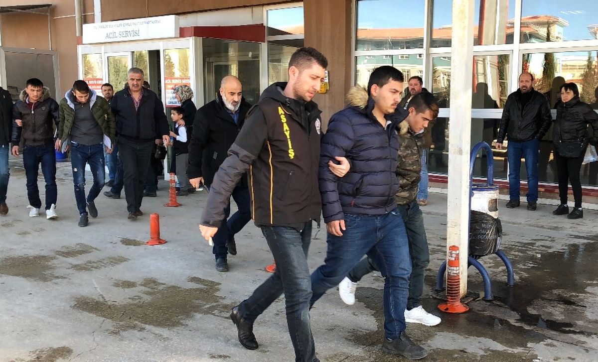 İş Vaadiyle Kandırdıkları Afganlıları Gasp Eden Şüpheliler Tutuklandı