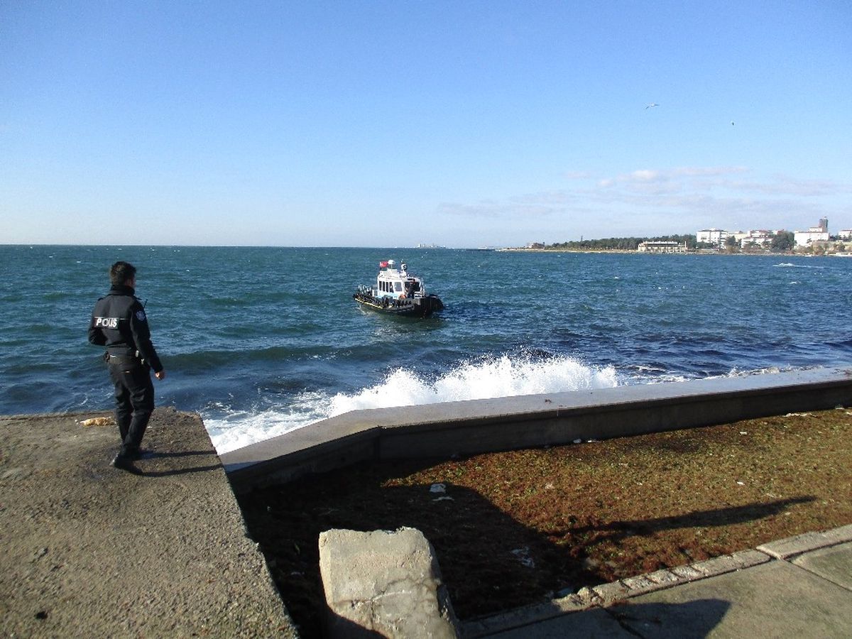 Kadıköy Sahilde Ceset Bulundu