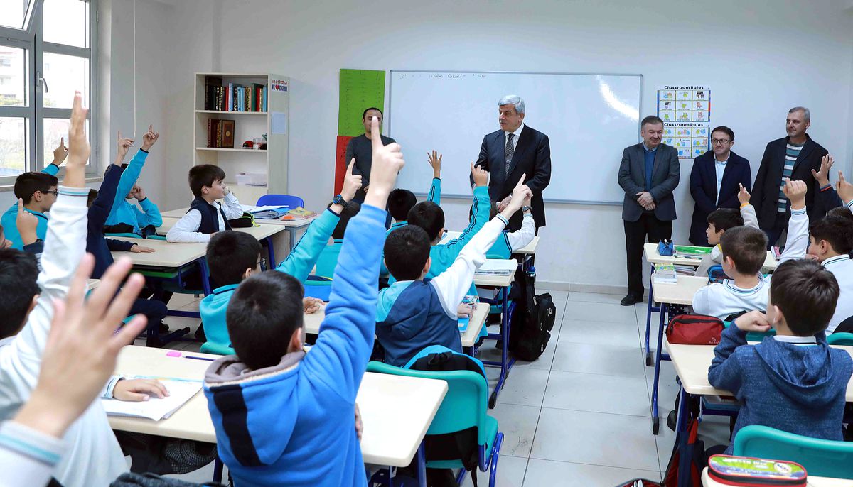 Karaosmanoğlu Sordu, Öğrenciler Cevap Verdi