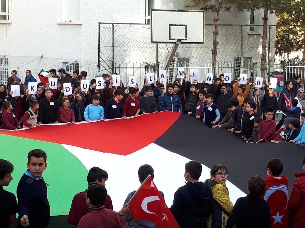 Öğrencilerden Kudüs Protestosu