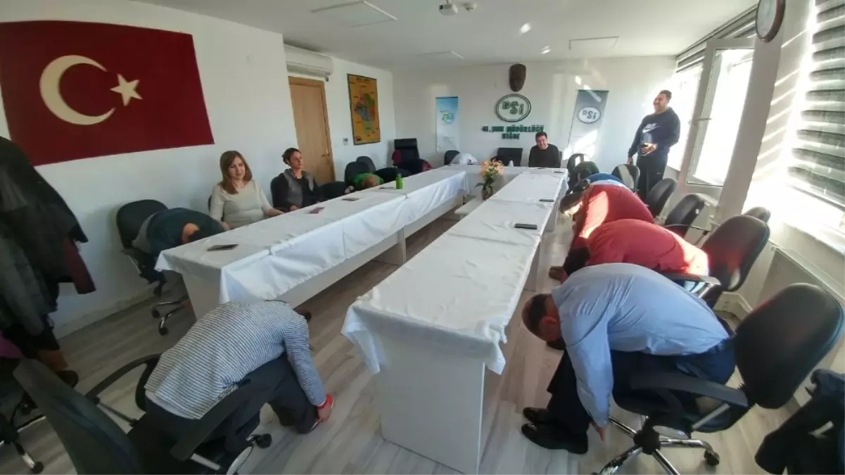 Kamu Personeline Masa Başı Egzersizi