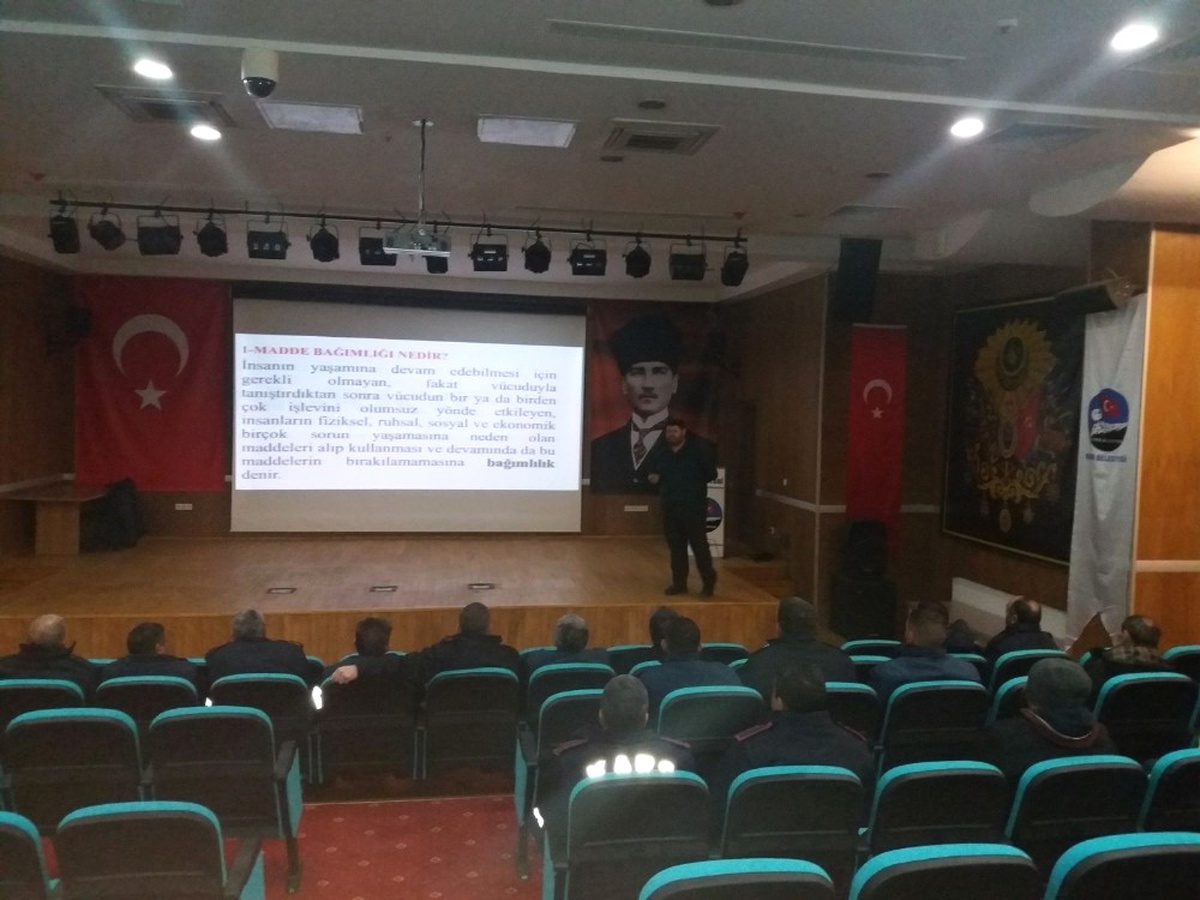 Polis\'ten Belediye Çalışanlarına \'Narkorehber\' Eğitimi
