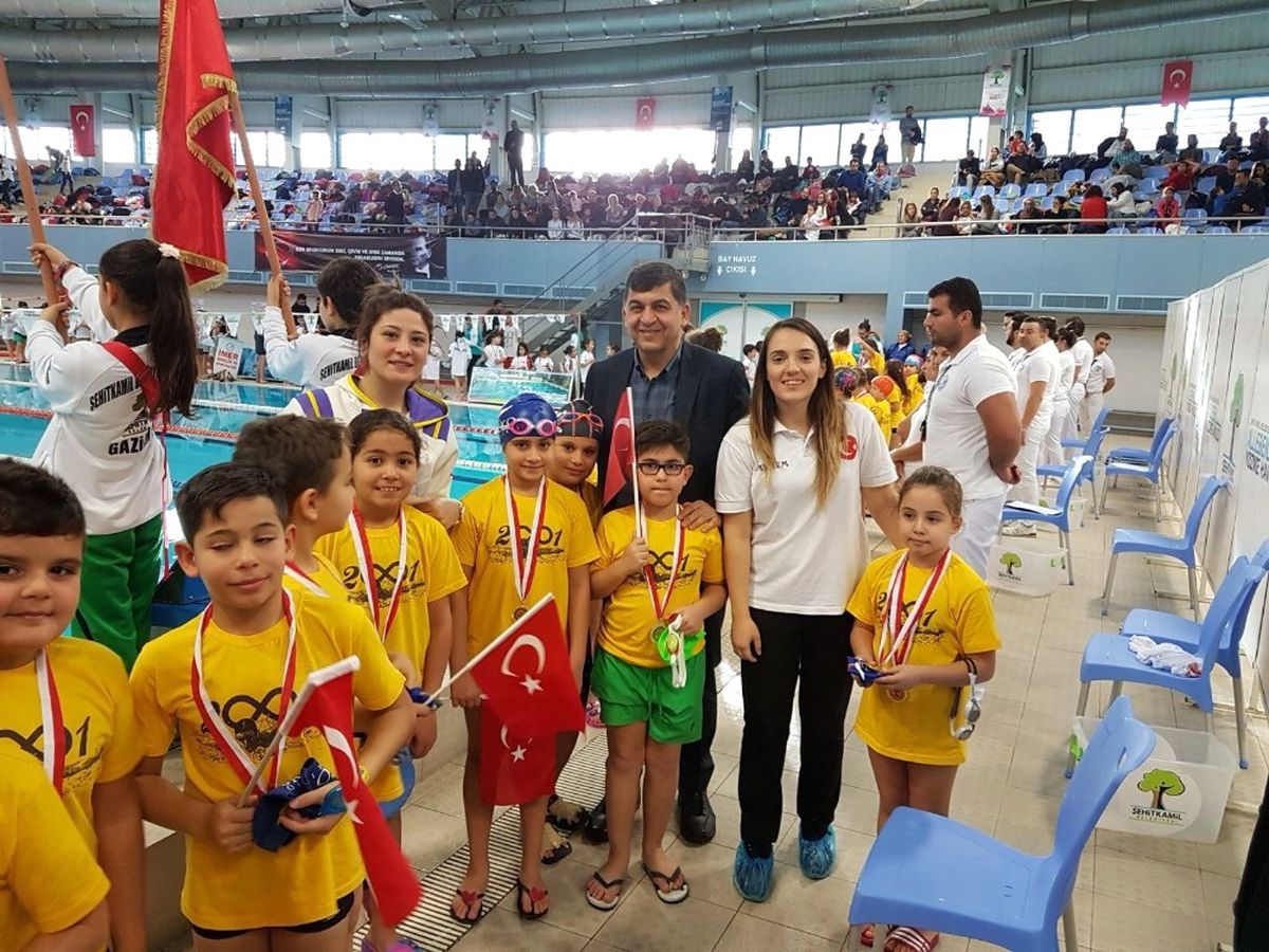 Sanko Okullarının Minik Kulaçları Madalya ile Döndü
