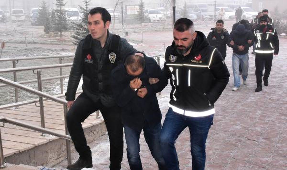 Sivas\'ta Uyuşturucu Operasyonu: 4 Gözaltı