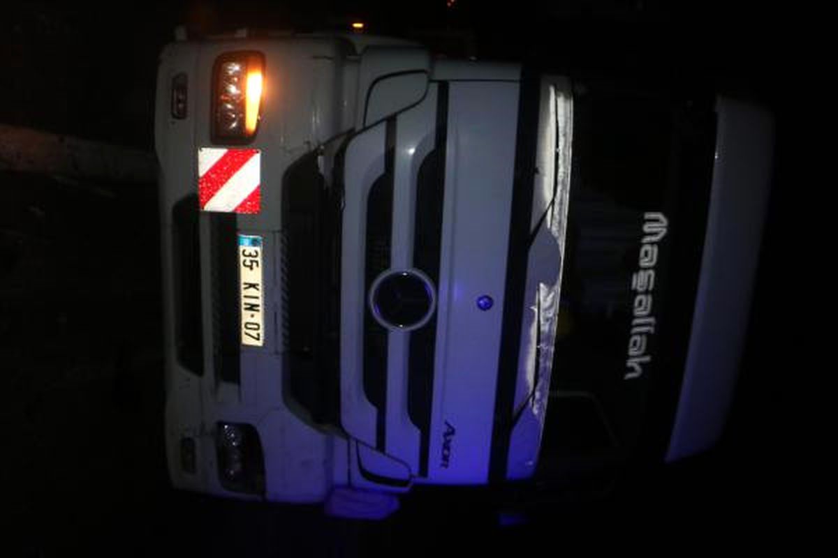 Tanker Tır\'a Çarptı: 1 Yaralı