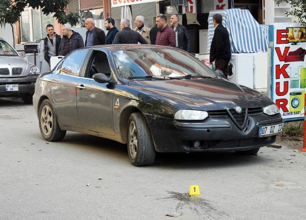 Tartıştığı Alacaklısını Kovalayıp Tabancayla Yaraladı
