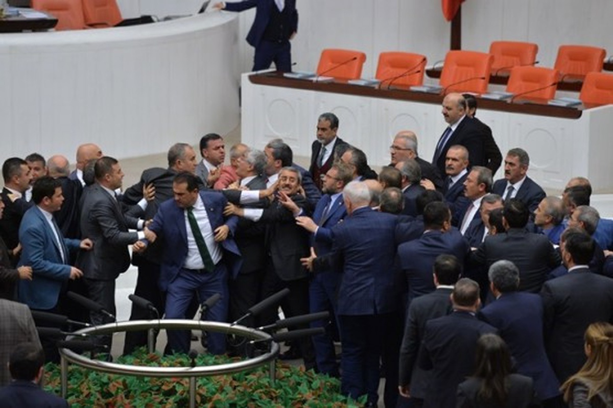 TBMM Genel Kurulu\'nda Hakaret Tartışması