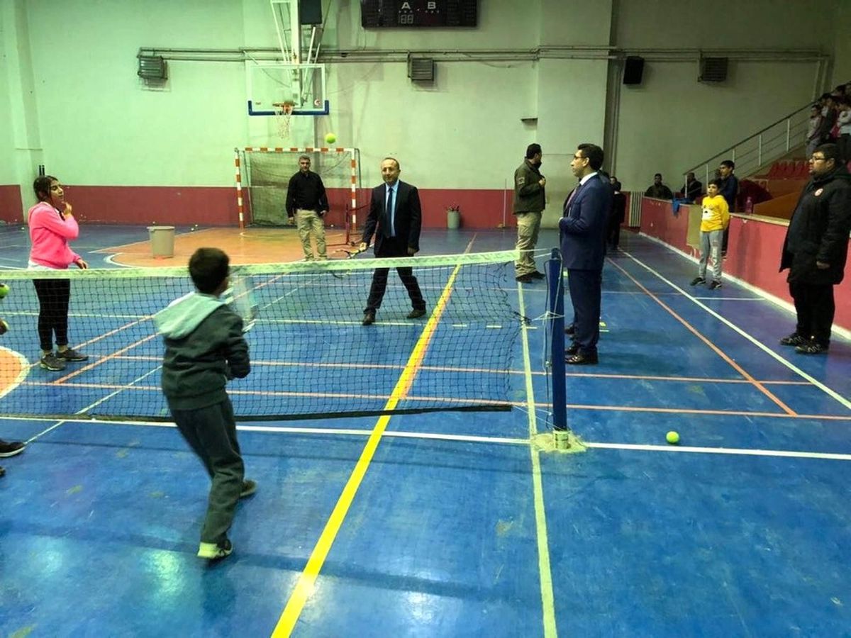 Vali Atik, Spor Tesislerinde Gençlerle Buluştu
