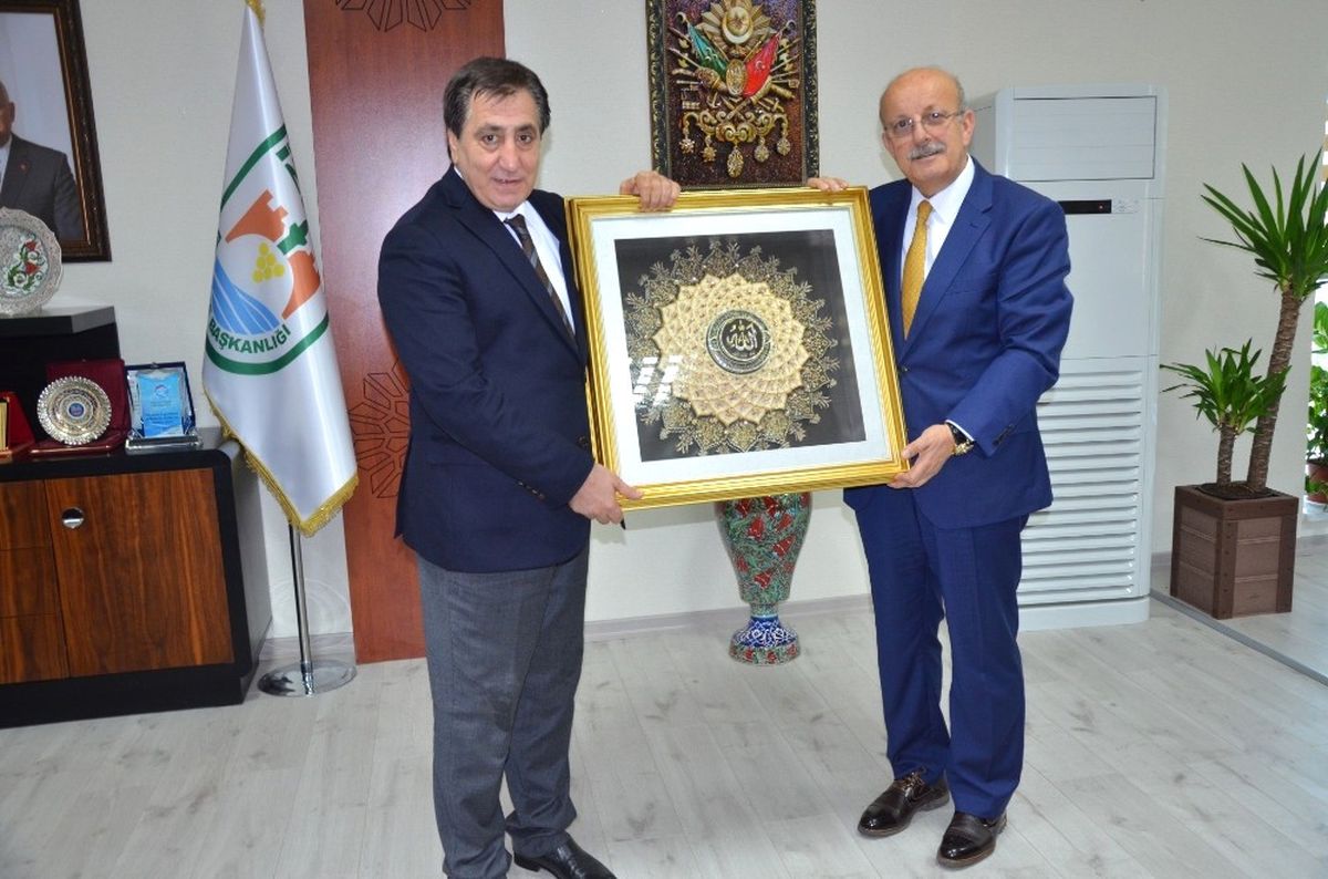 Vali Küçük\'ten İznik Çinisine Destek