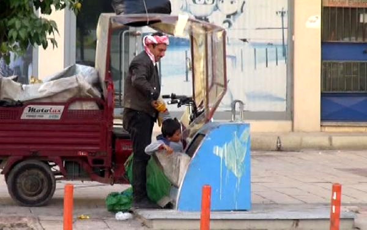 Yeraltı Konteynerinden Oğluna Atık Toplattı