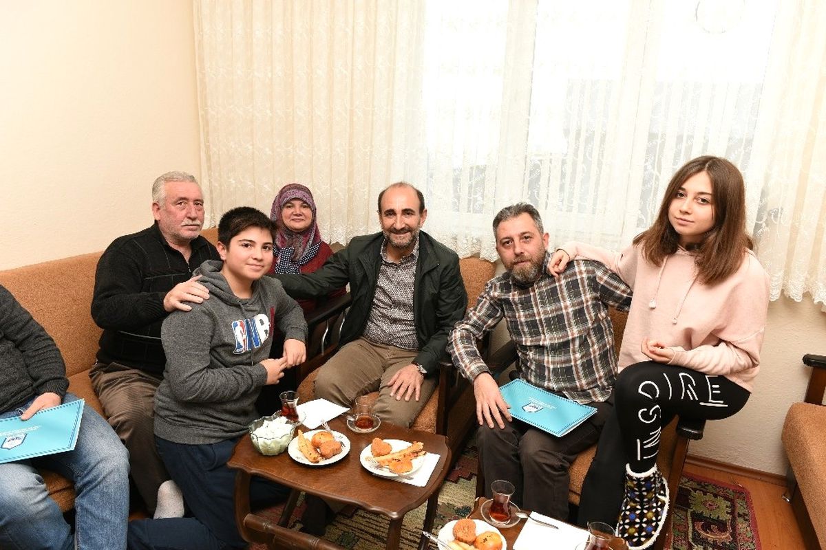 Yıldırım Çalmadık Kapı Bırakmıyor