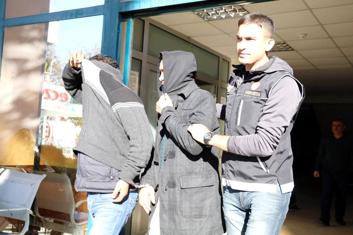 Antalya\'da Uyuşturucu Operasyonu: 5 Gözaltı