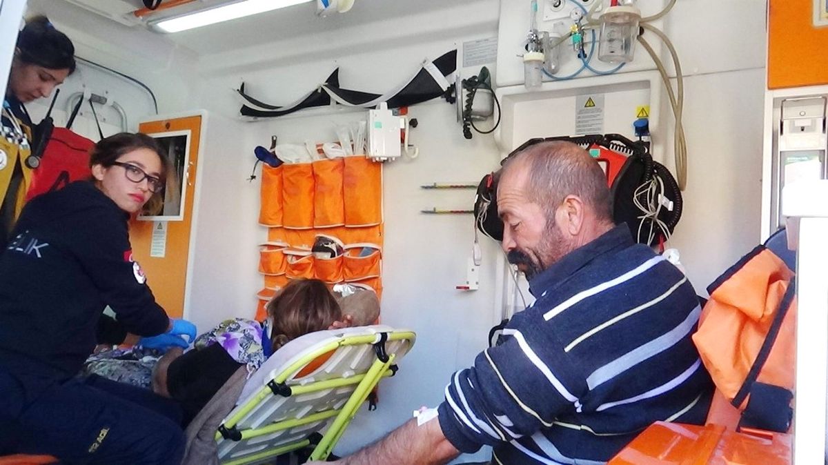 Araçların Gürültüsünden Ürken At Ortalığı Birbirine Kattı: 3 Yaralı