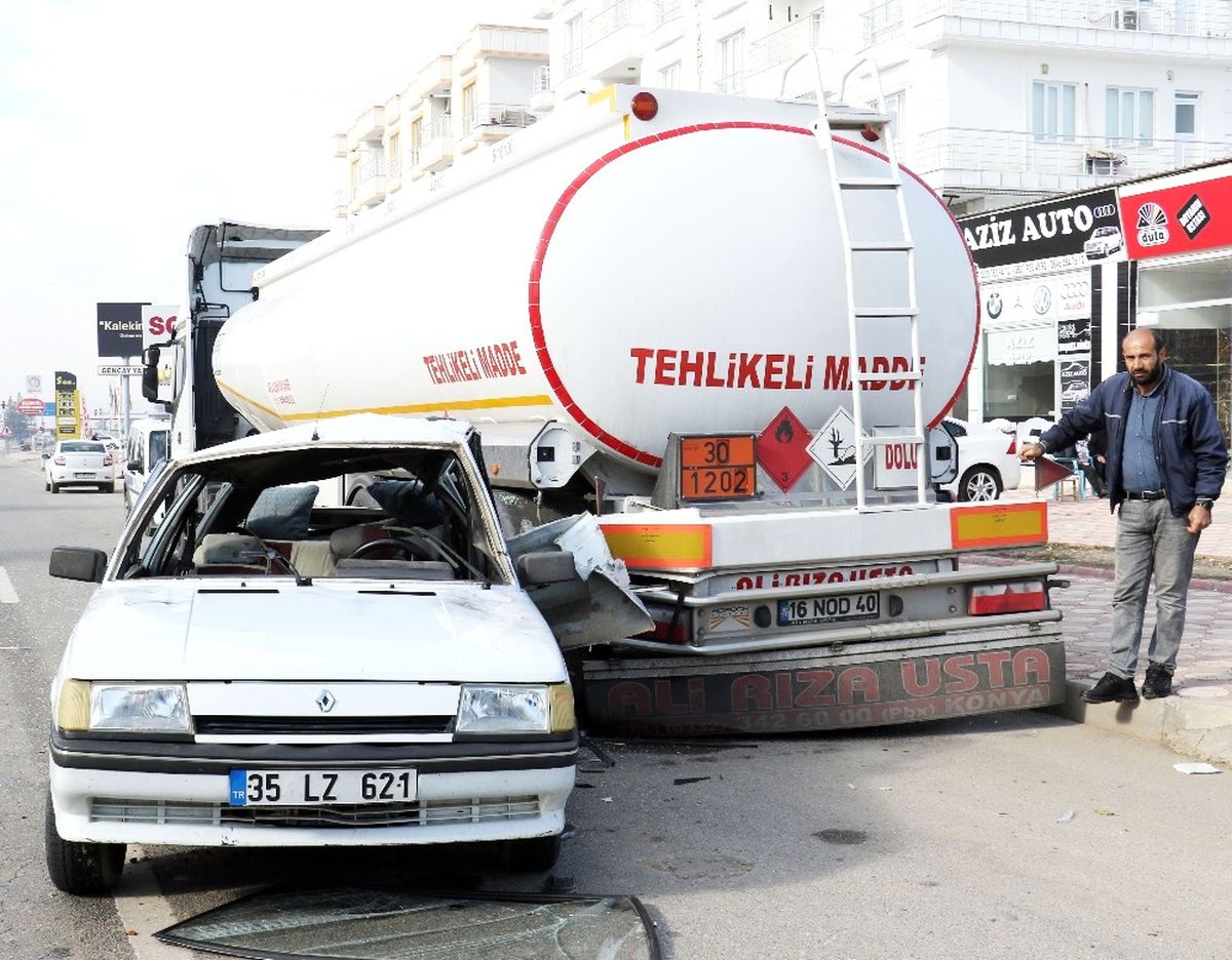 Batman\'da Tır Otomobile Çarptı: 5 Yaralı