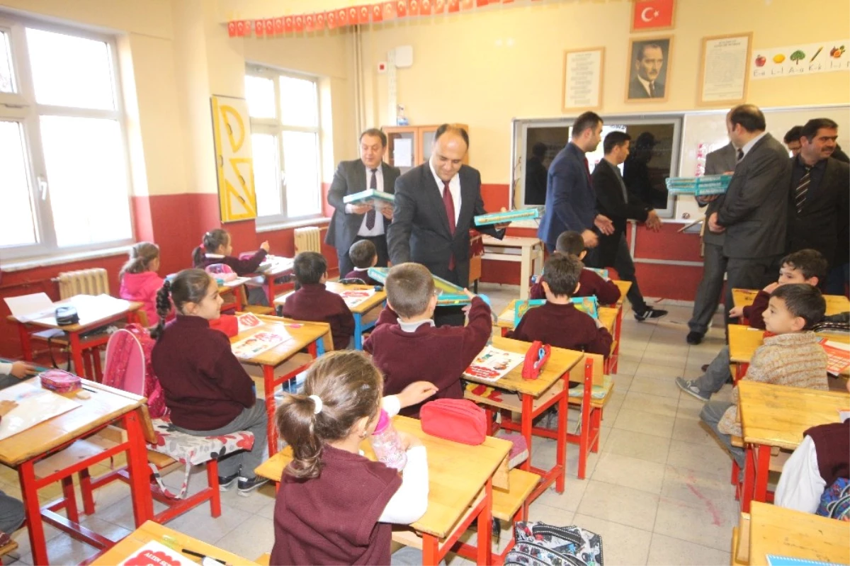 Beyşehir\'de İlkokul Öğrencilerine Flüt Eğitim Seti Hediyesi