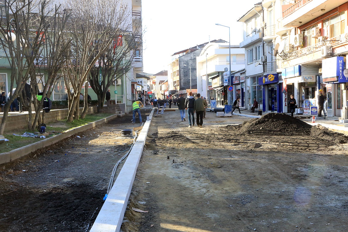 Çarşı İçinde Kaldırım Çalışmaları Başladı