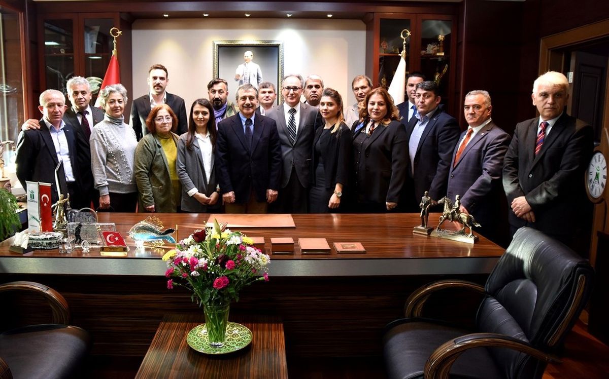 CHP Tepebaşı İlçe Başkanlığı Yöneticileri Başkan Ataç\'ı Ziyaret Etti