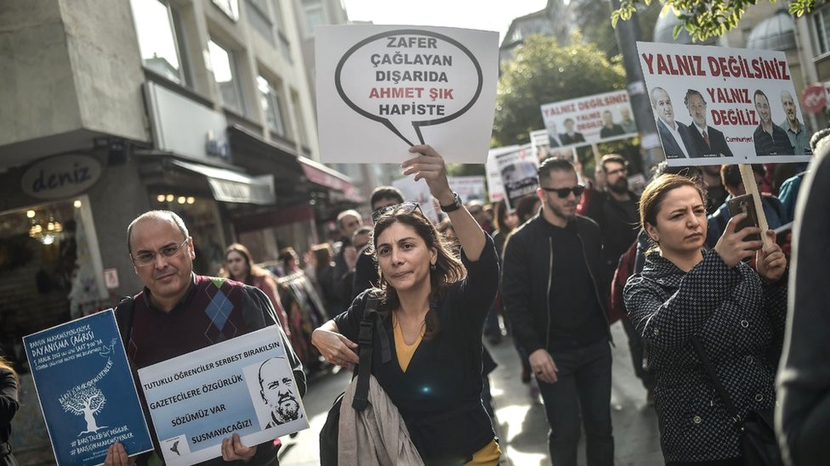 Cpj 2017 Raporu: Türkiye Bu Yıl da En Fazla Gazetecinin Cezaevinde Olduğu Ülke