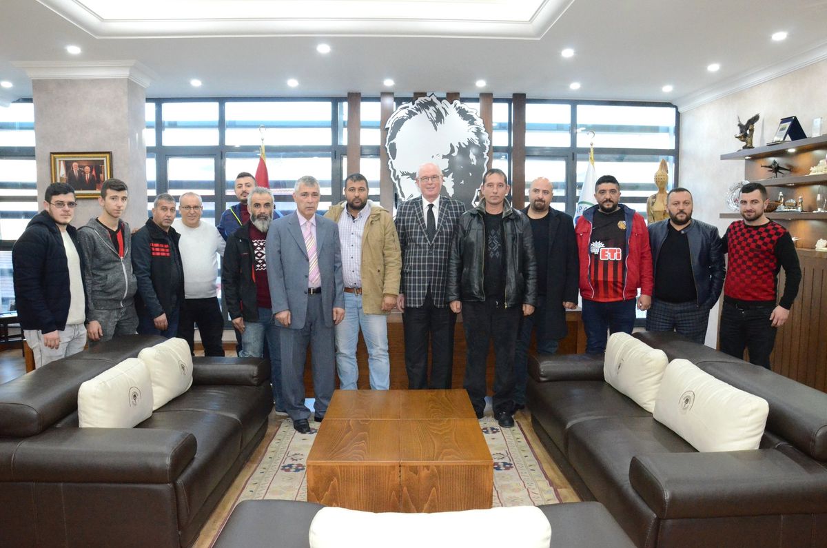 Efeler Başkan Kurt\'u Ziyaret Etti