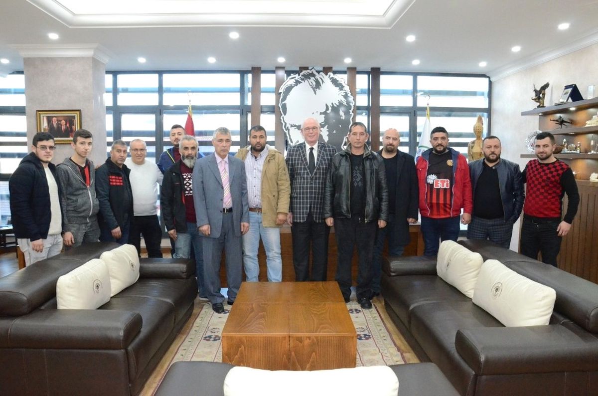 Efeler Başkan Kurt\'u Ziyaret Etti