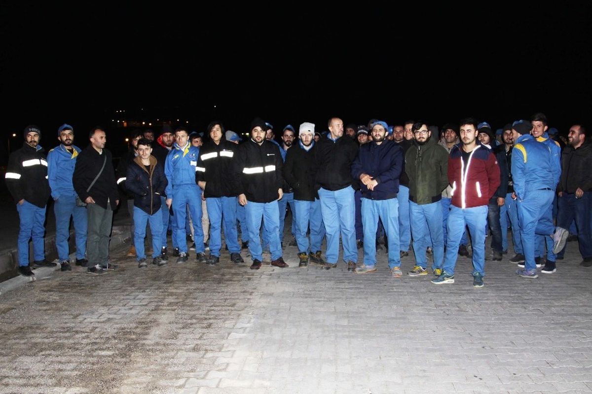 Fabrika Çalışanları İş Bırakma Eylemi Başlattı