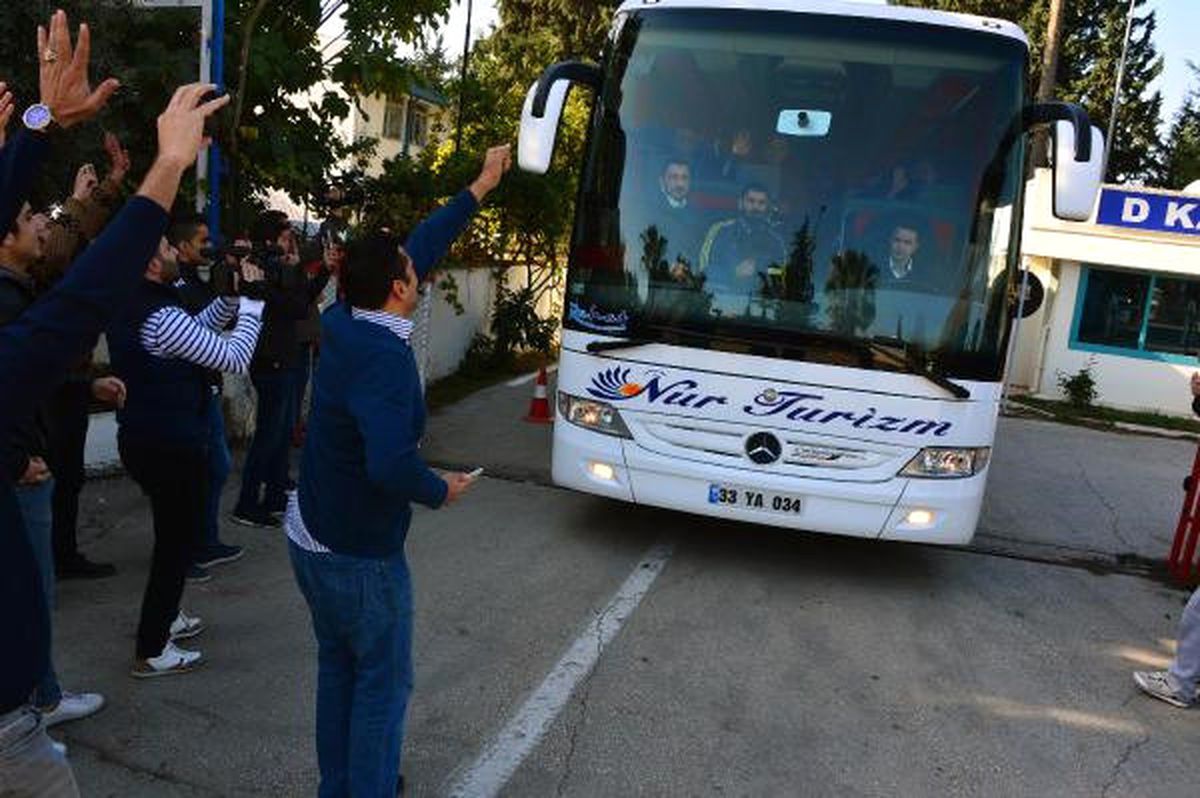 Fenerbahçe Kafilesi Adana\'ya Geldi
