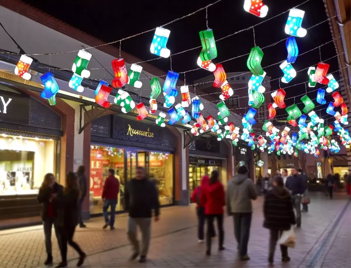 Forum Bornova\'da Yılbaşına Nostaljik Hava