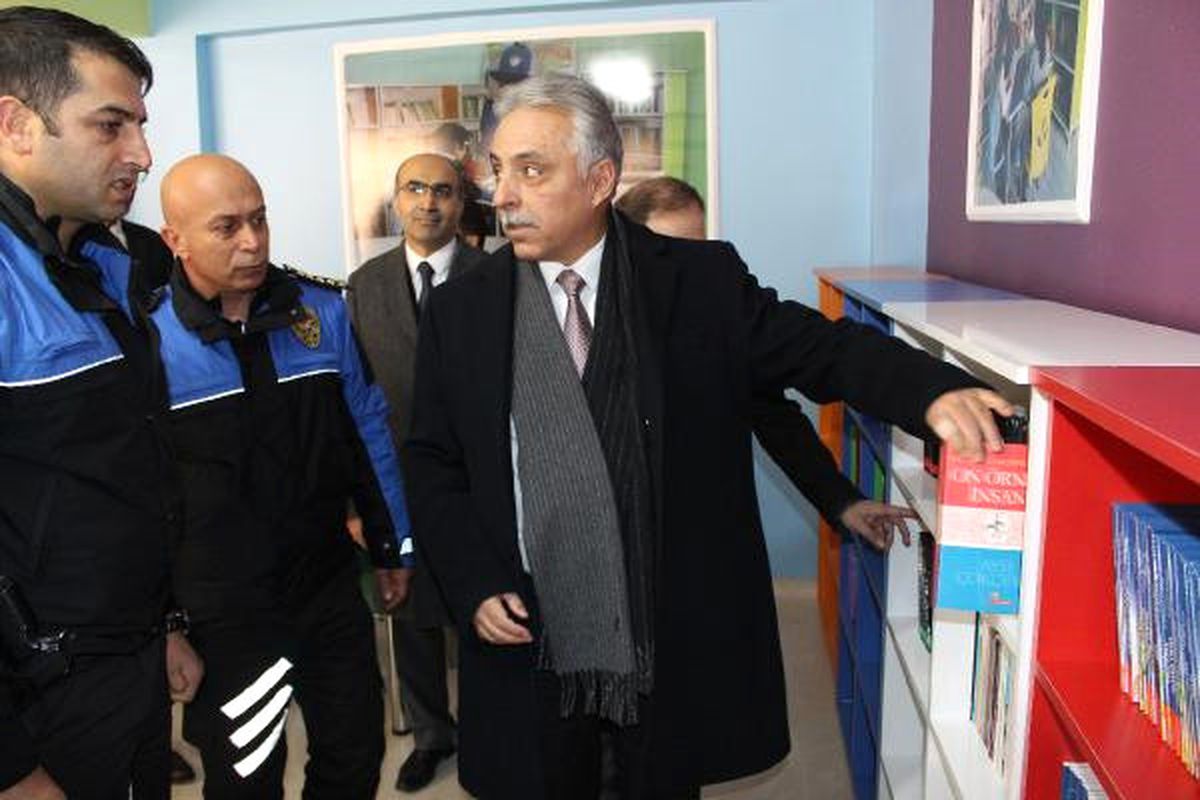 Hakkari\'de, Şehit Polislerin İsimleri Kütüphanelere Verildi