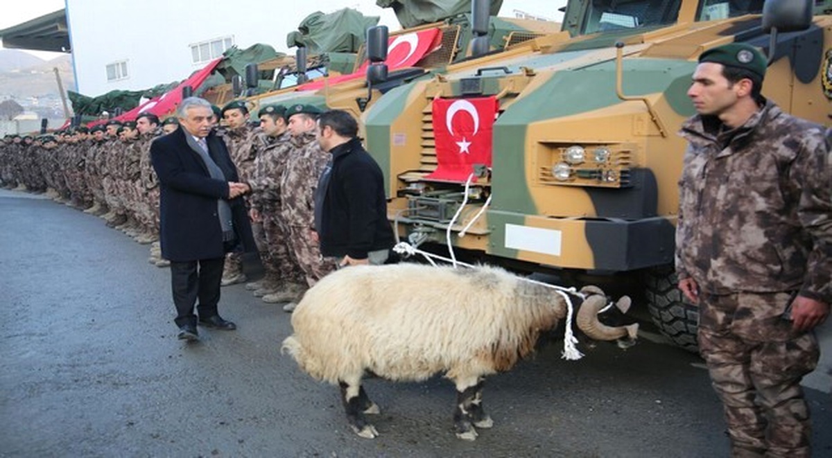 Hakkari Emniyetine Yeni Alınan Zırhlı Araçlar Hizmete Sunuldu
