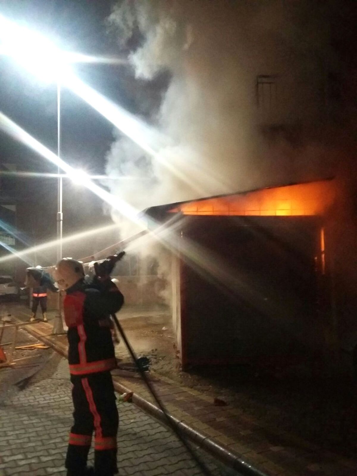 İş Yeri Yangınında Tehlike Son Anda Önlendi