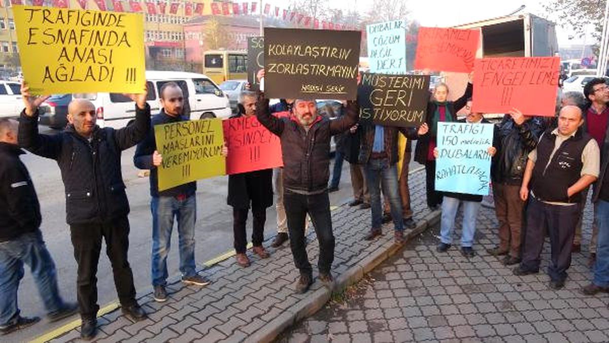 Karabük\'te Esnaftan Yol Tepkisi