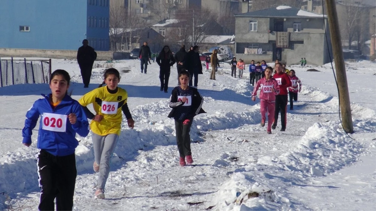 Kars\'ta Eksi 15 Derecede Bayıltan Koşu